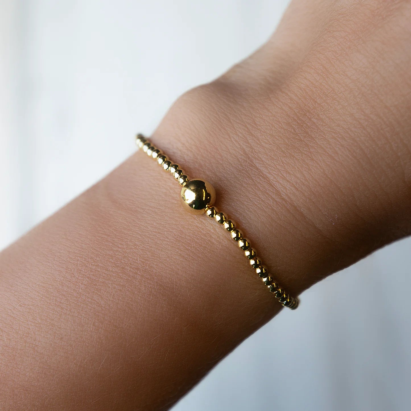 LENNY & EVA 3MM SMOOTH GOLD WITH BALL STRETCH BRACELT