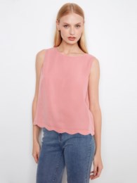 CLEO SCALLOP HEM TOP
