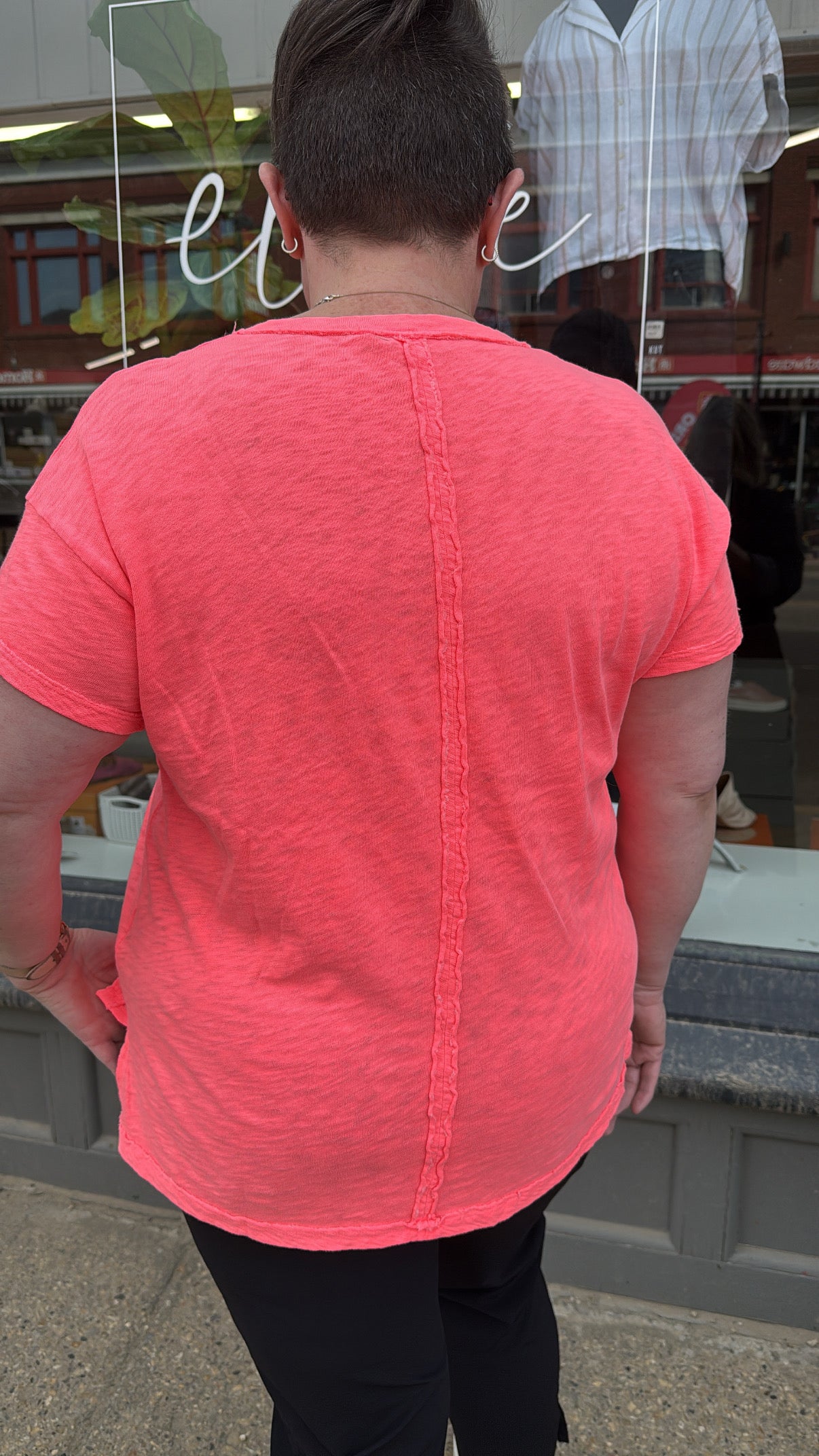 NOTCH NECK TEE