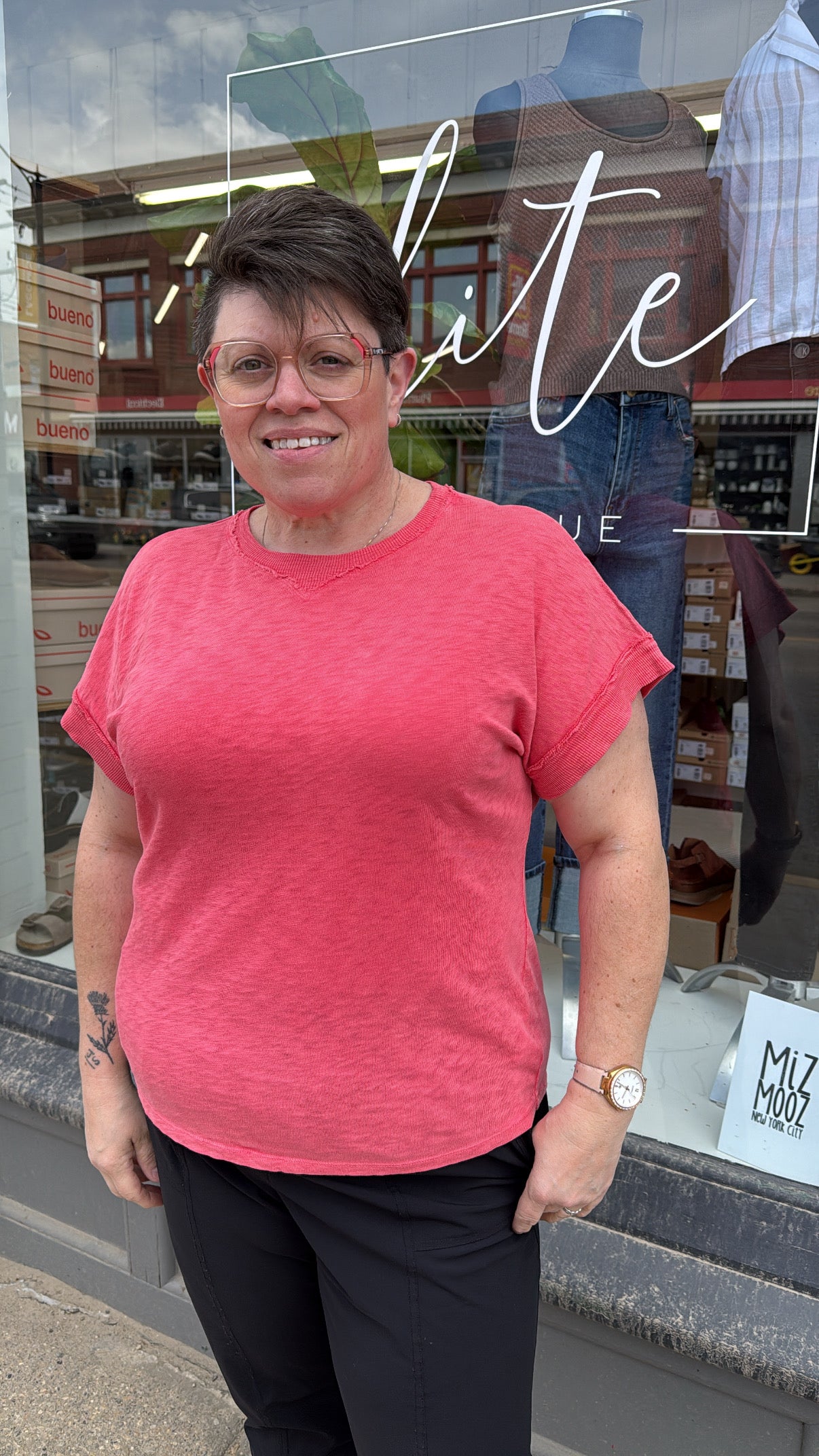 NOTCH NECK TEE