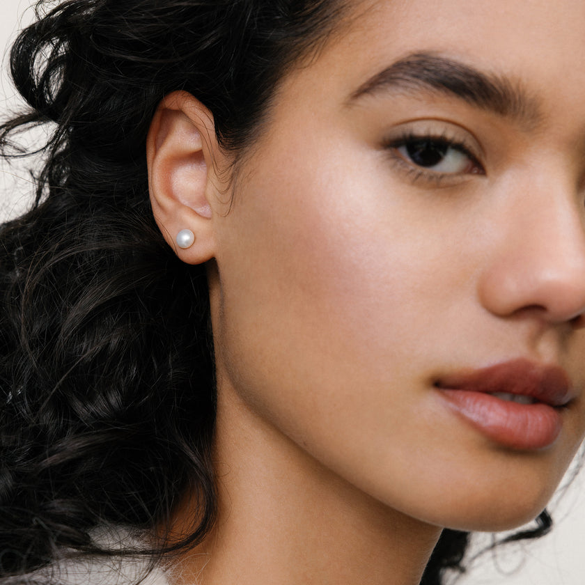 HILLBERG AND BERK FRESHWATER PEARL STUDS
