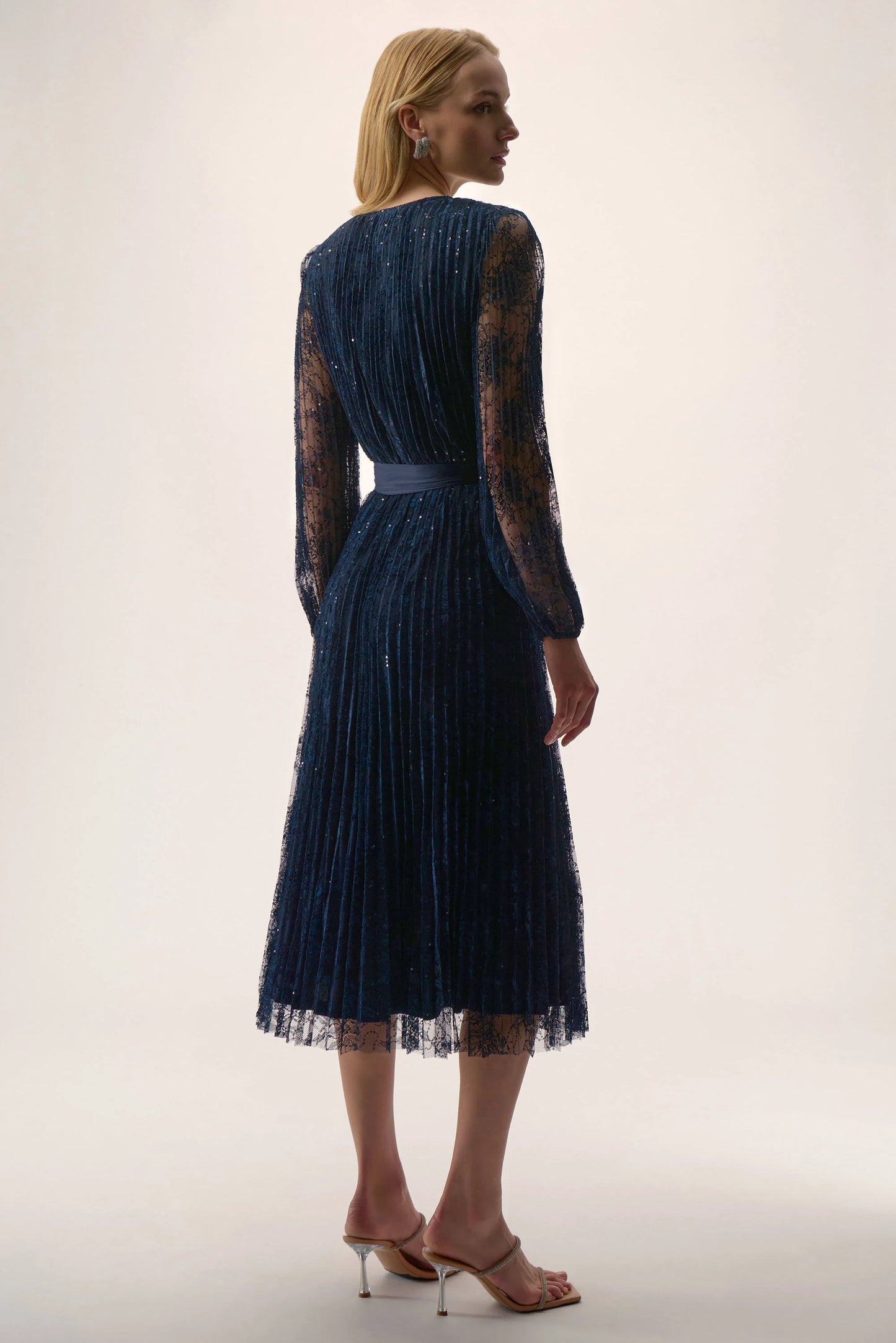 SEQUINED PLEATED L/S FIT AND FLARE 254721