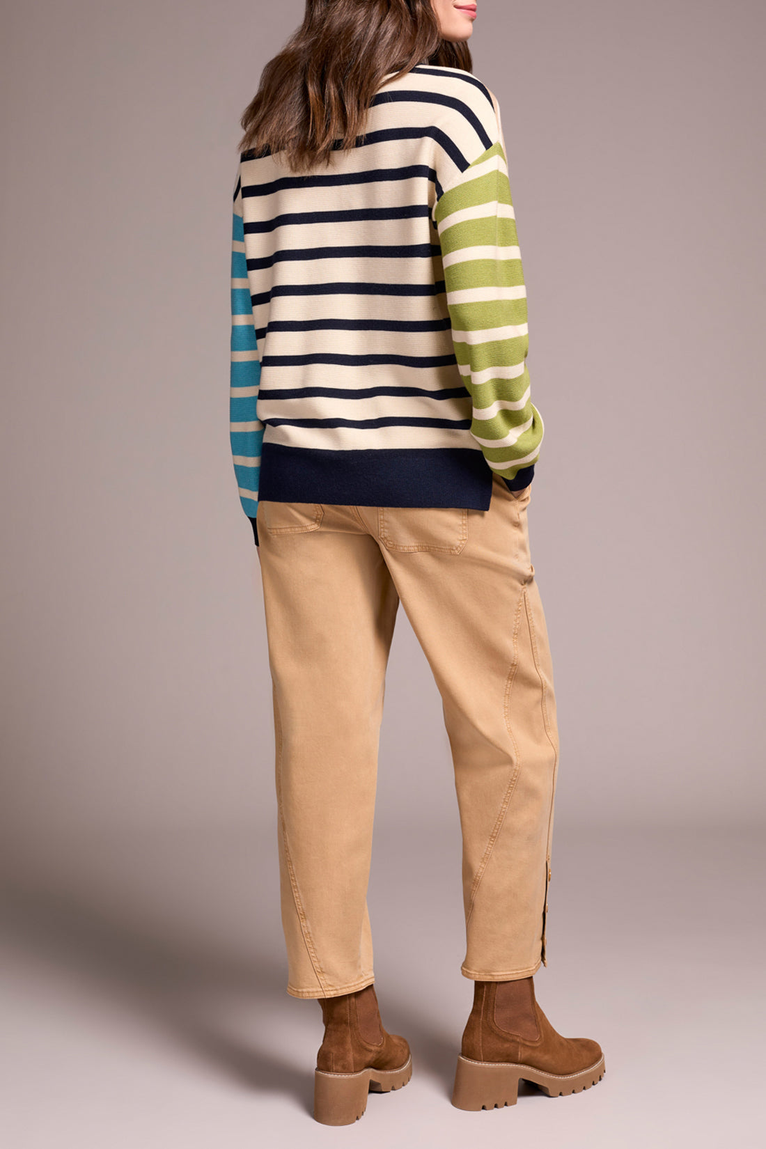 CREW NECK SWEATER W/ BUTTON DETAIL
