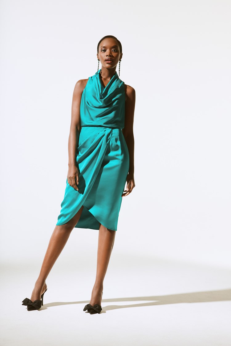 SATIN SLEEVELESS SHEATH DRESS 243782