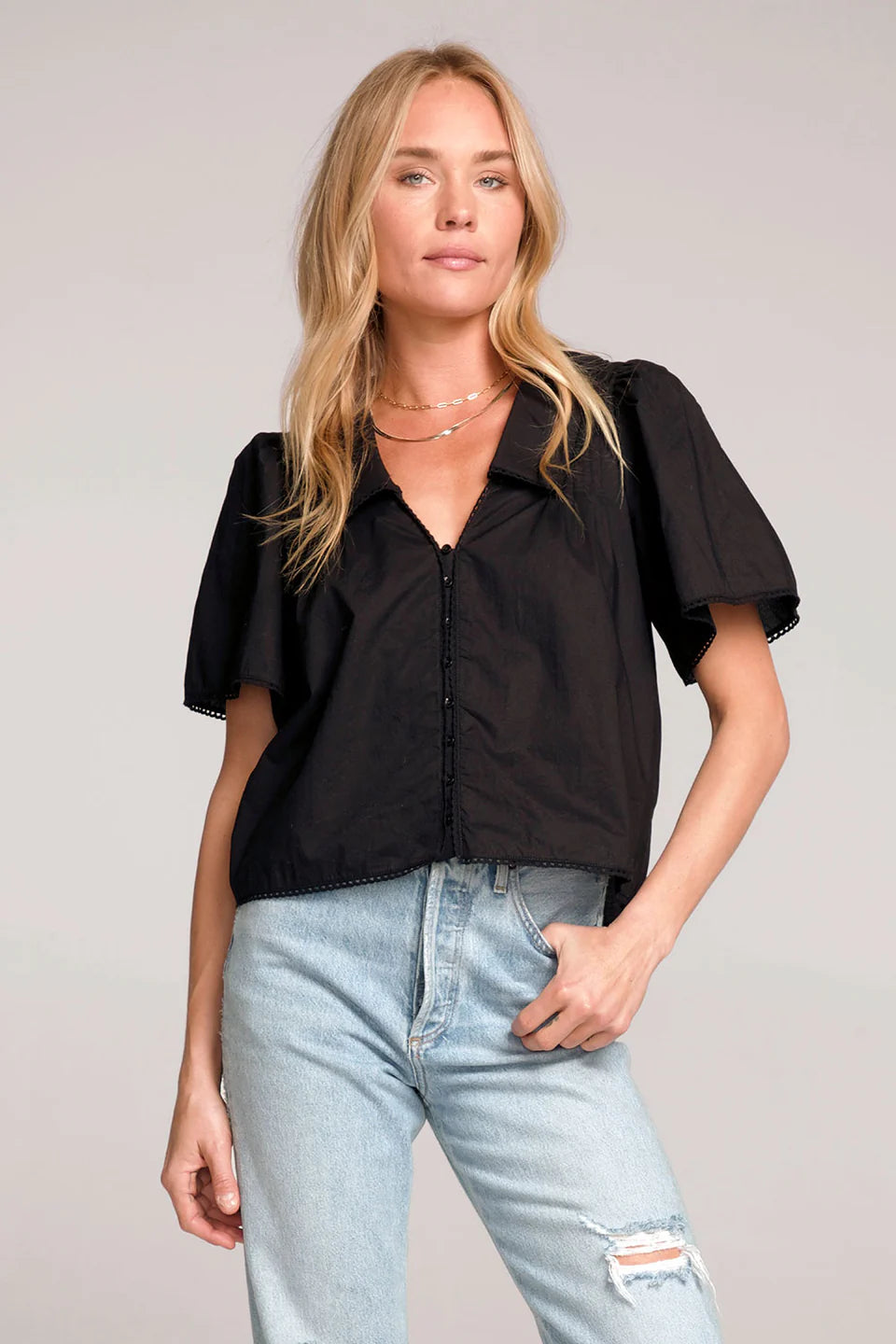 ZAYLAH S/S BUTTON FRONT TOP