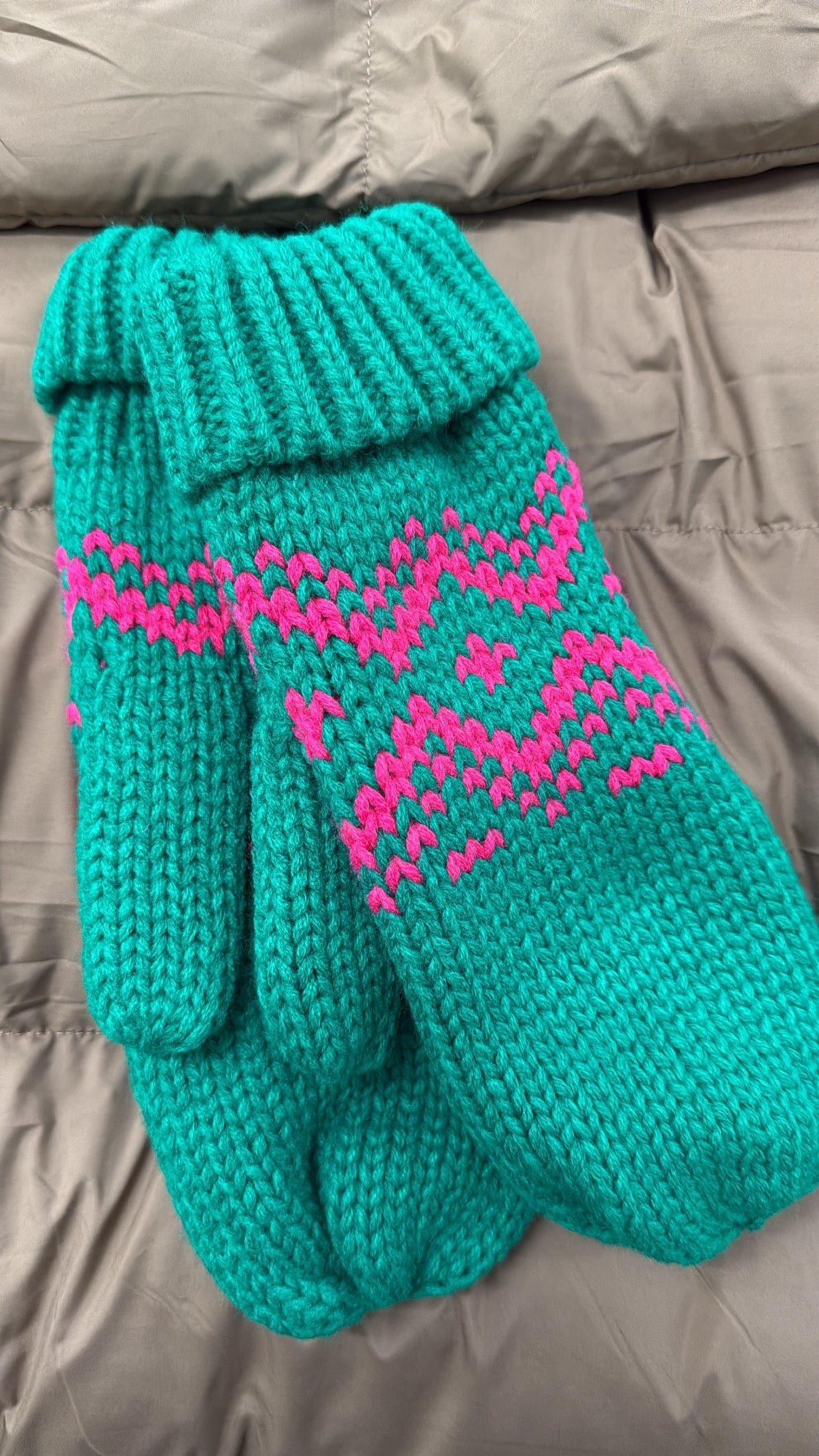 PATTERNED MITTS