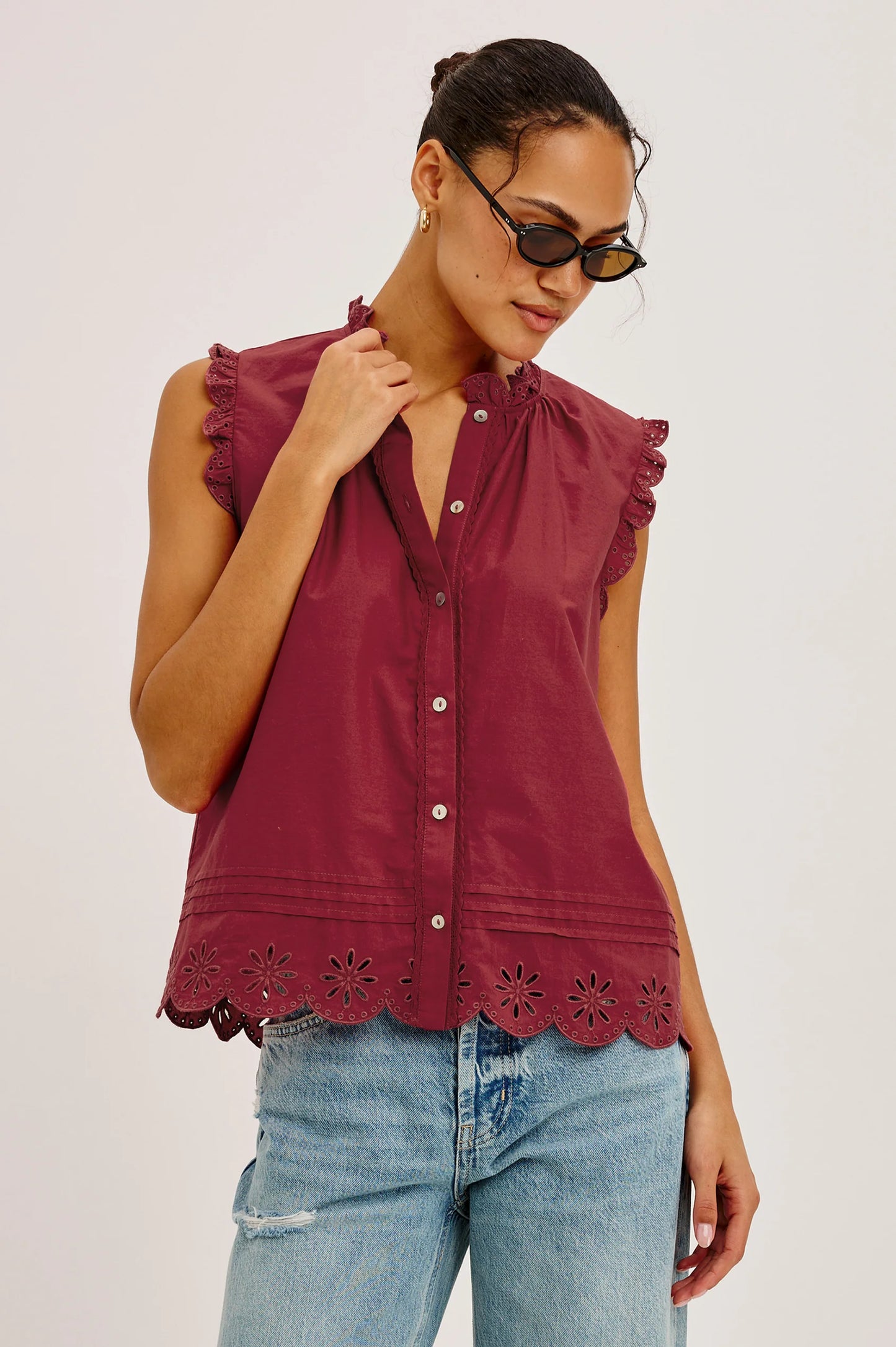 AVERY SLVLESS RUFFLED NECKLINE EYELET DETAIL