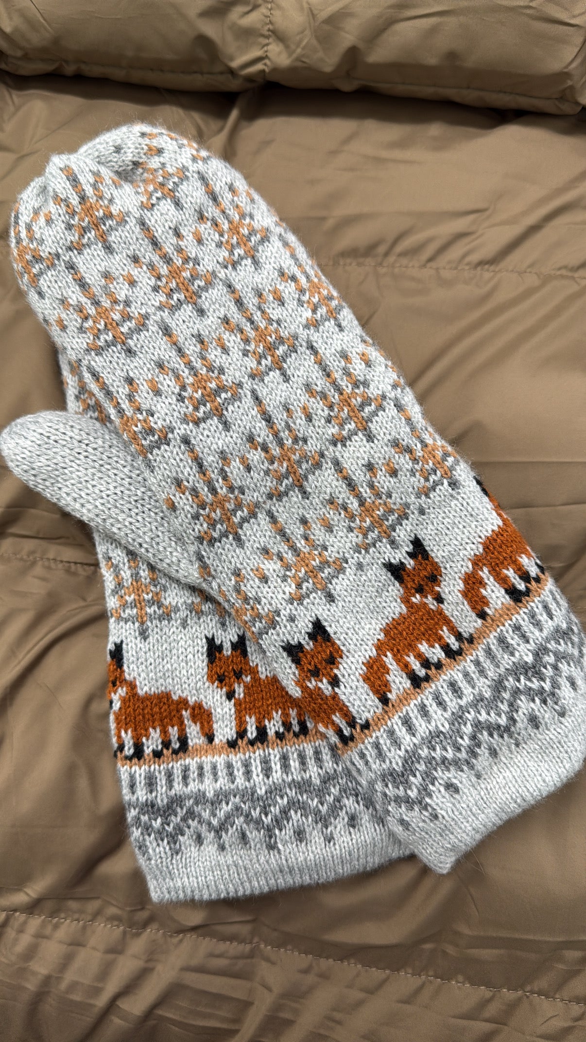 PATTERNED MITTS