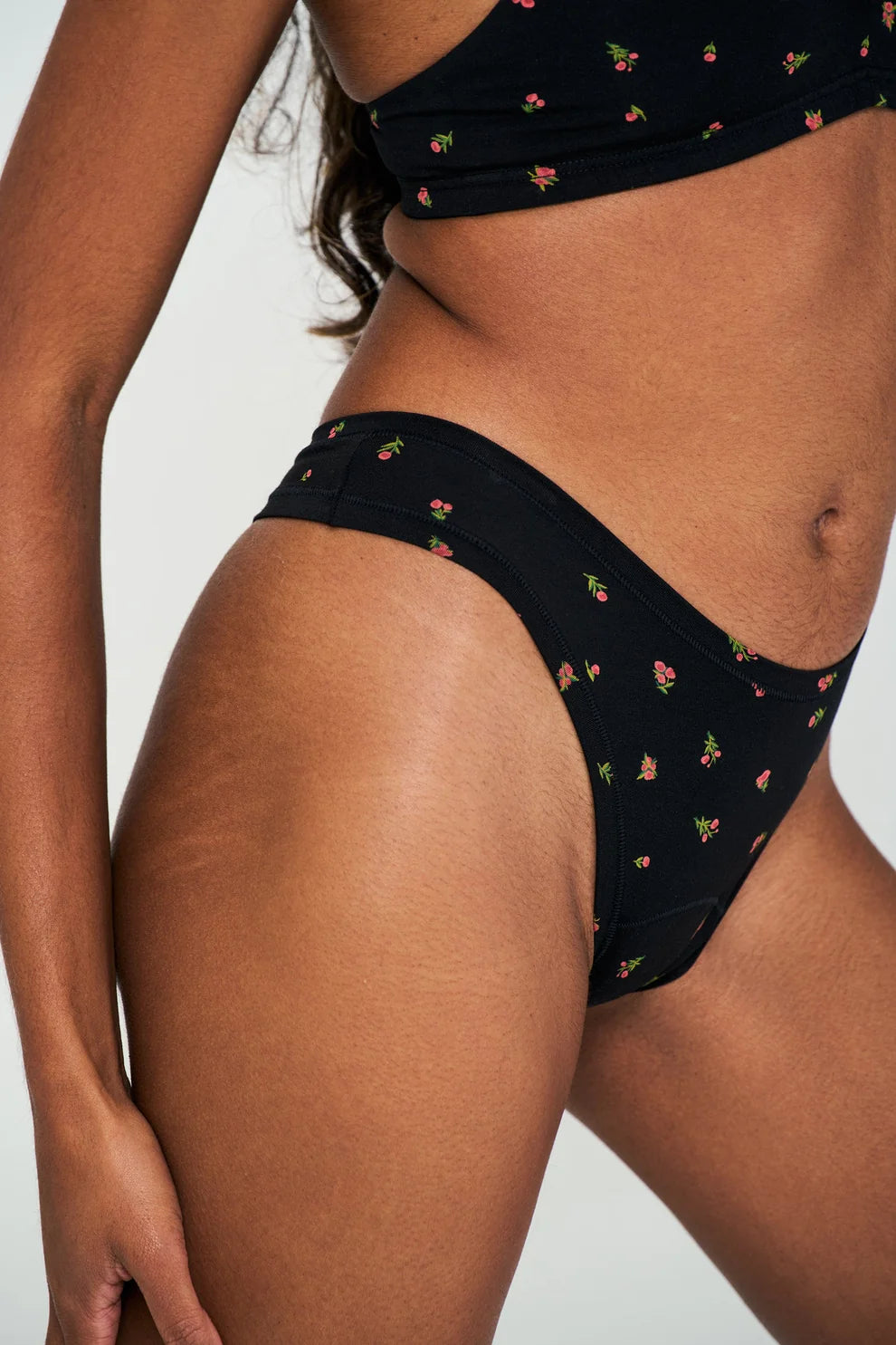 HUHA PATTERNED DIPPED THONG