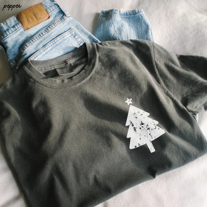 CHRISTMAS TREE POCKET TEE