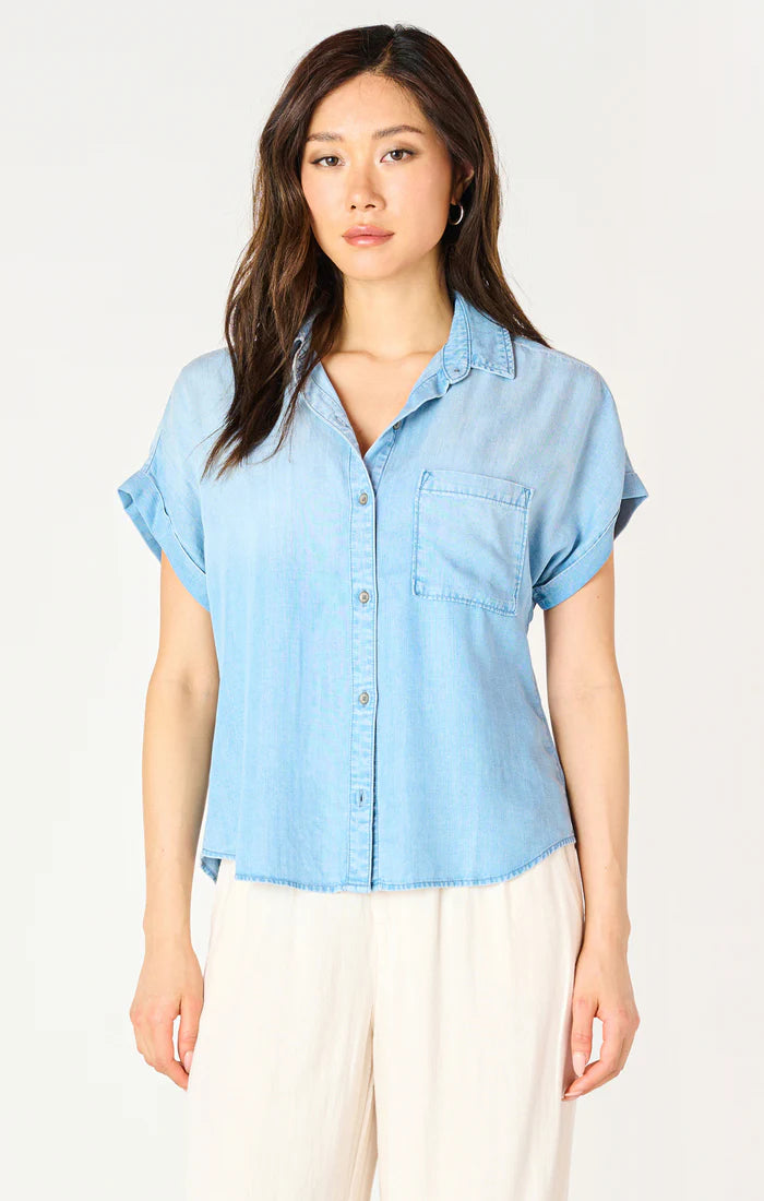 THE STEPHIE  S/S BUTTON DOWN DENIM TOP 2523725