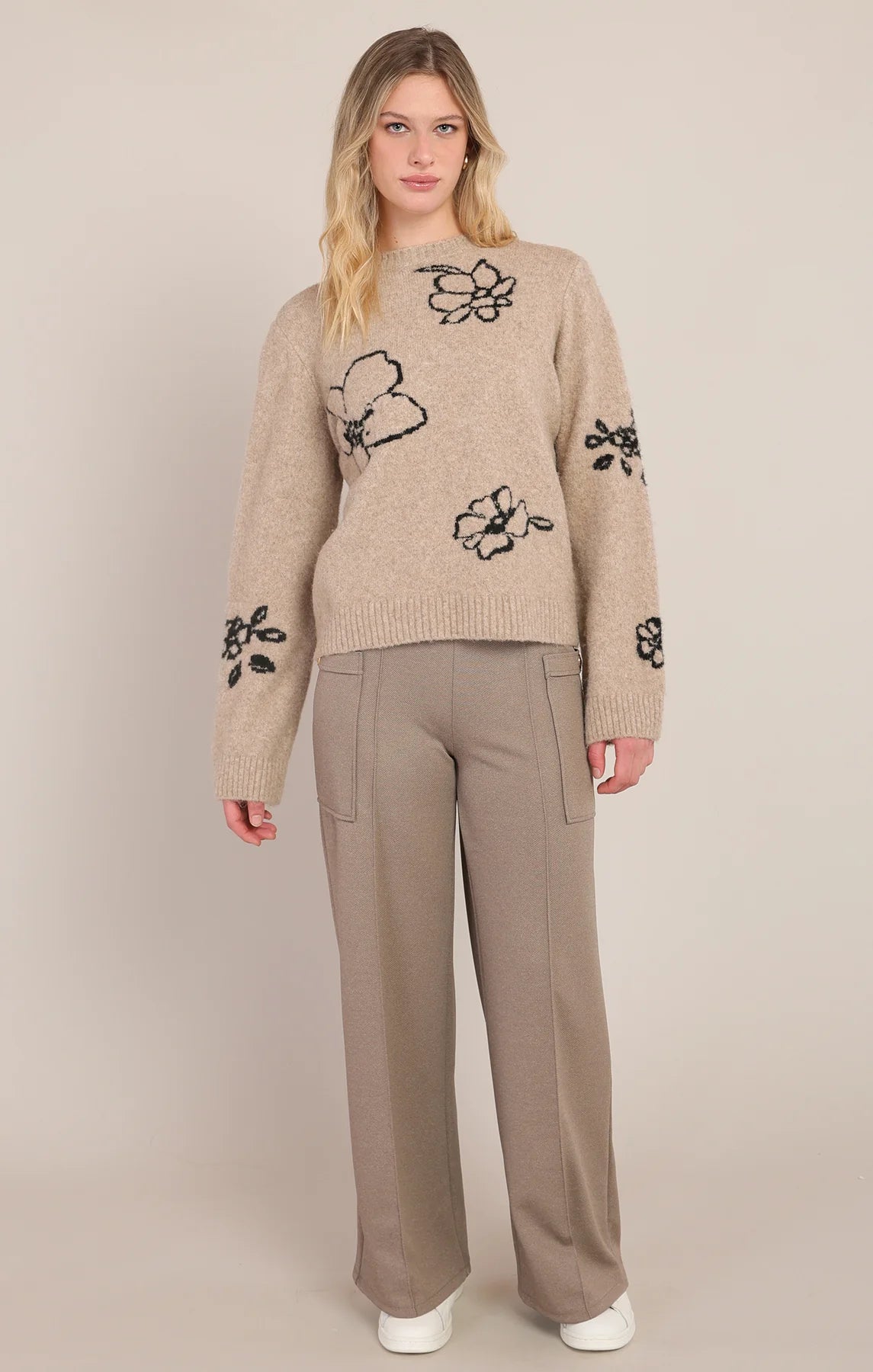 THE RACHELLE FLOWER CREWNECK SWEATER