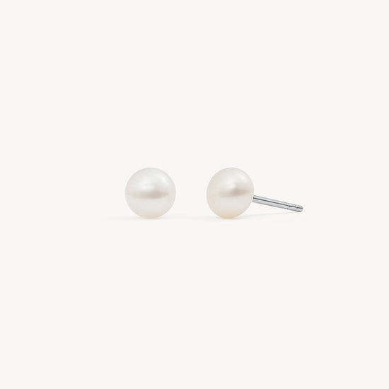HILLBERG AND BERK FRESHWATER PEARL STUDS