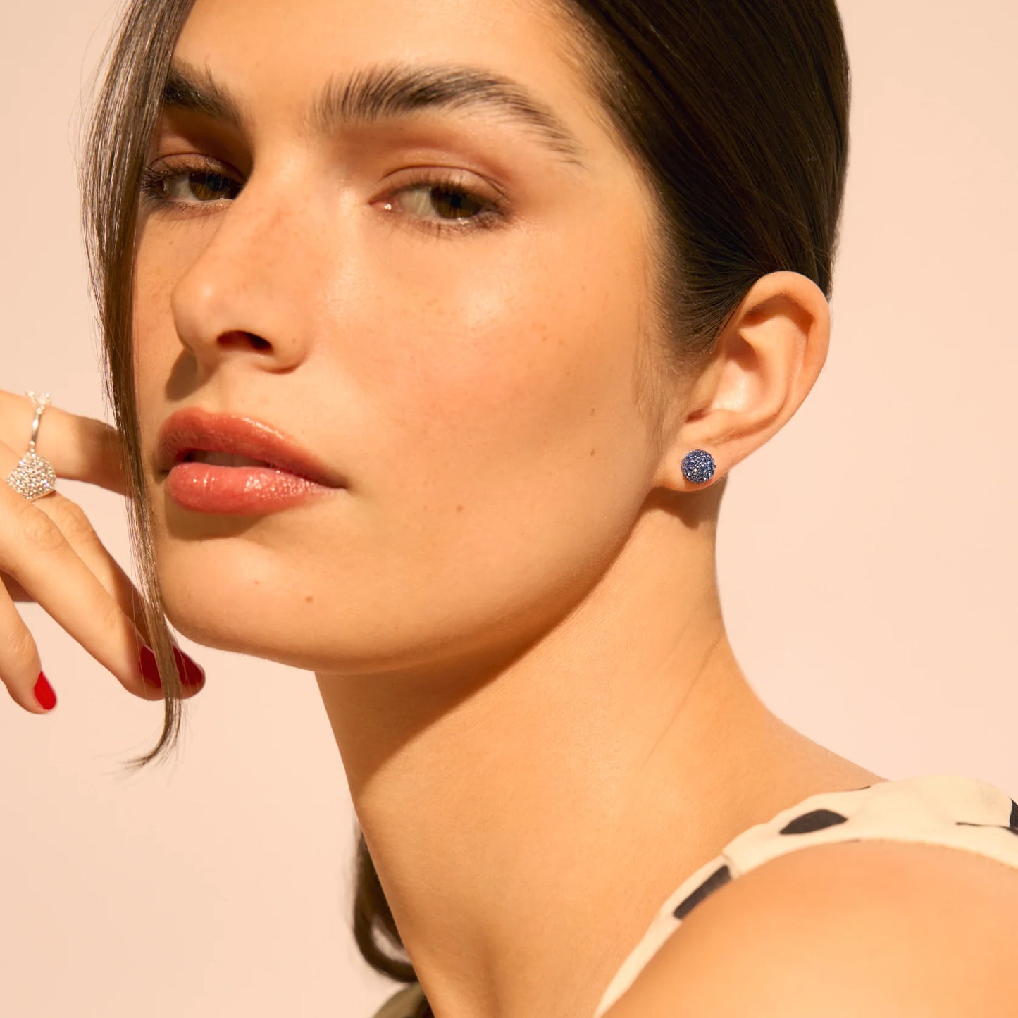 HILLBERG AND BERK 8MM STUDS- CAPRI