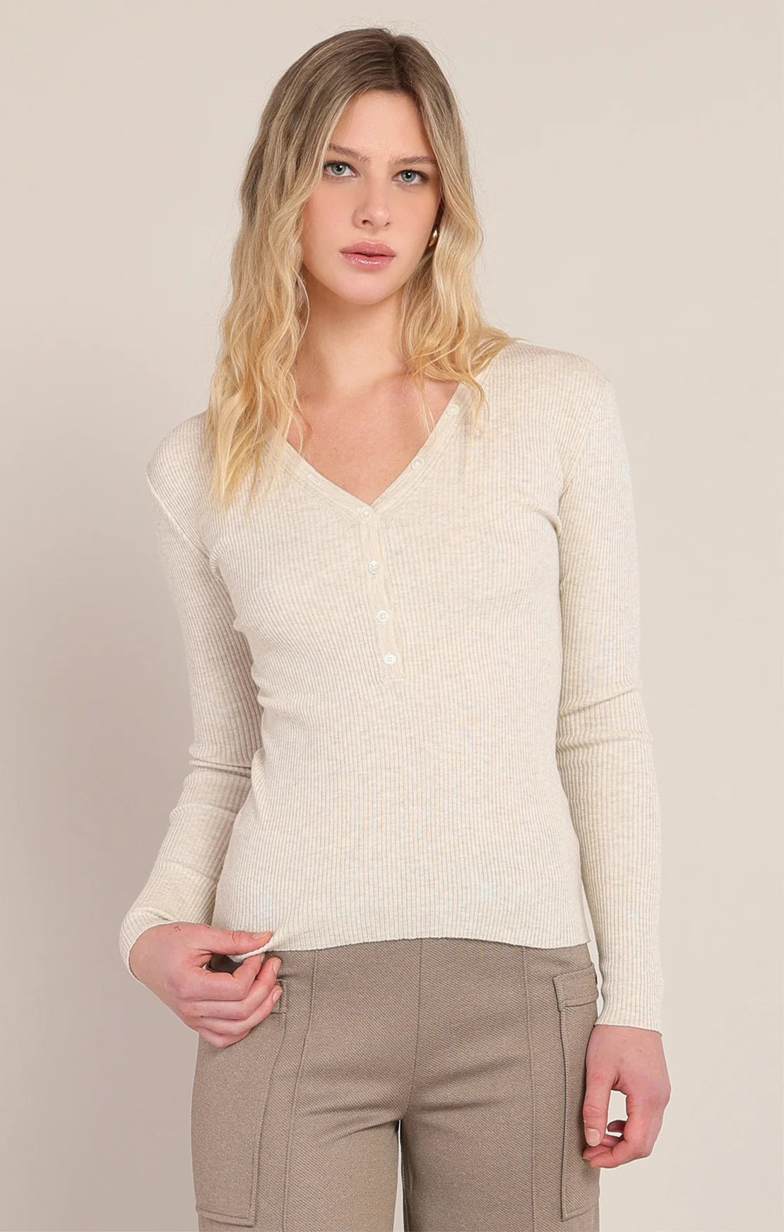 THE LISA V NECK RIBBED TOP