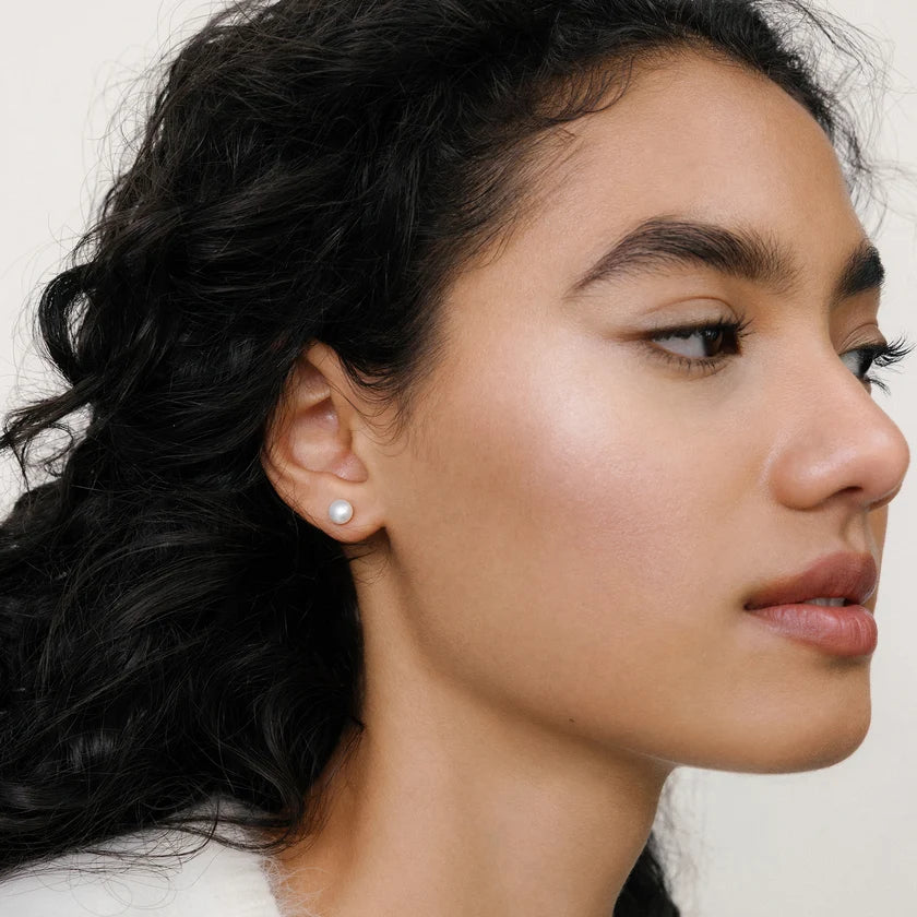 HILLBERG AND BERK FRESHWATER PEARL STUDS