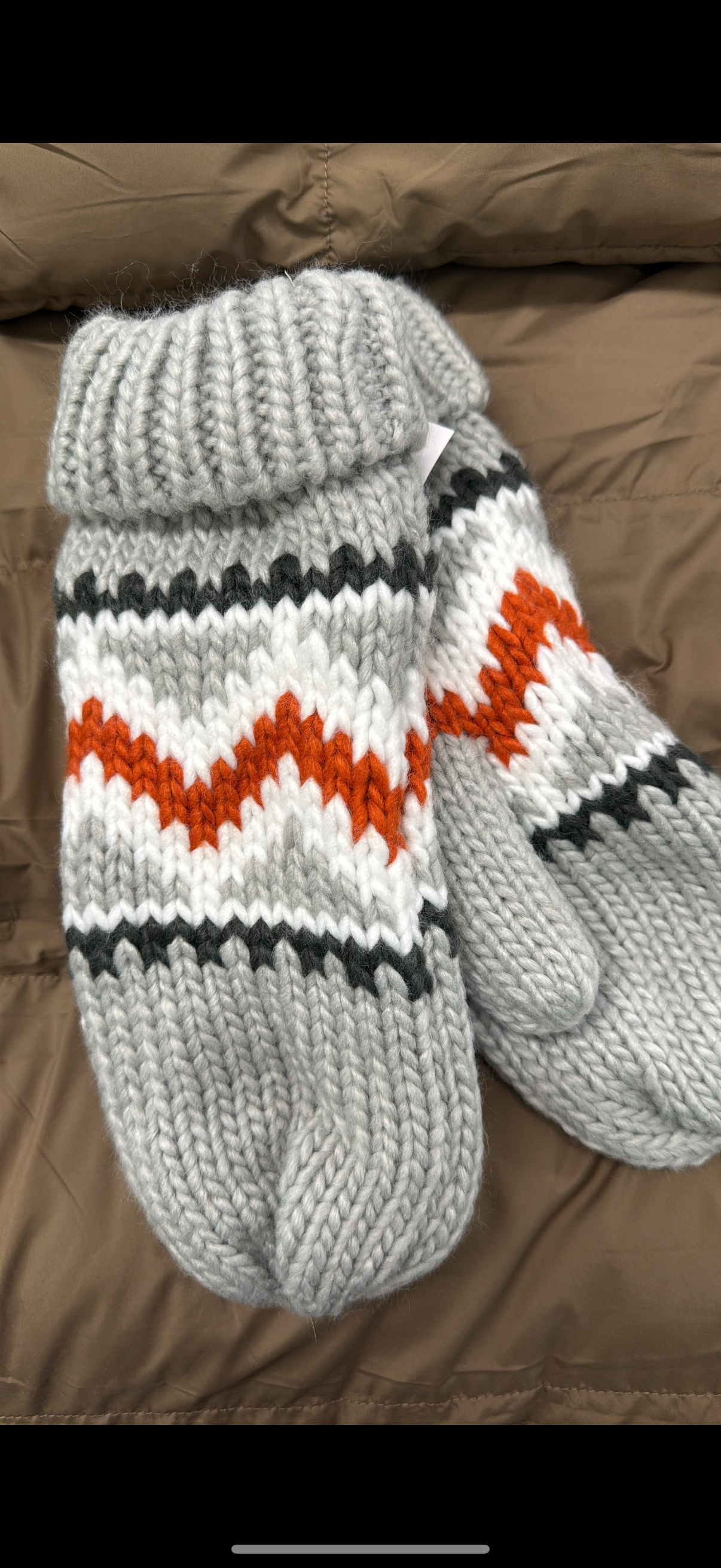 PATTERNED MITTS