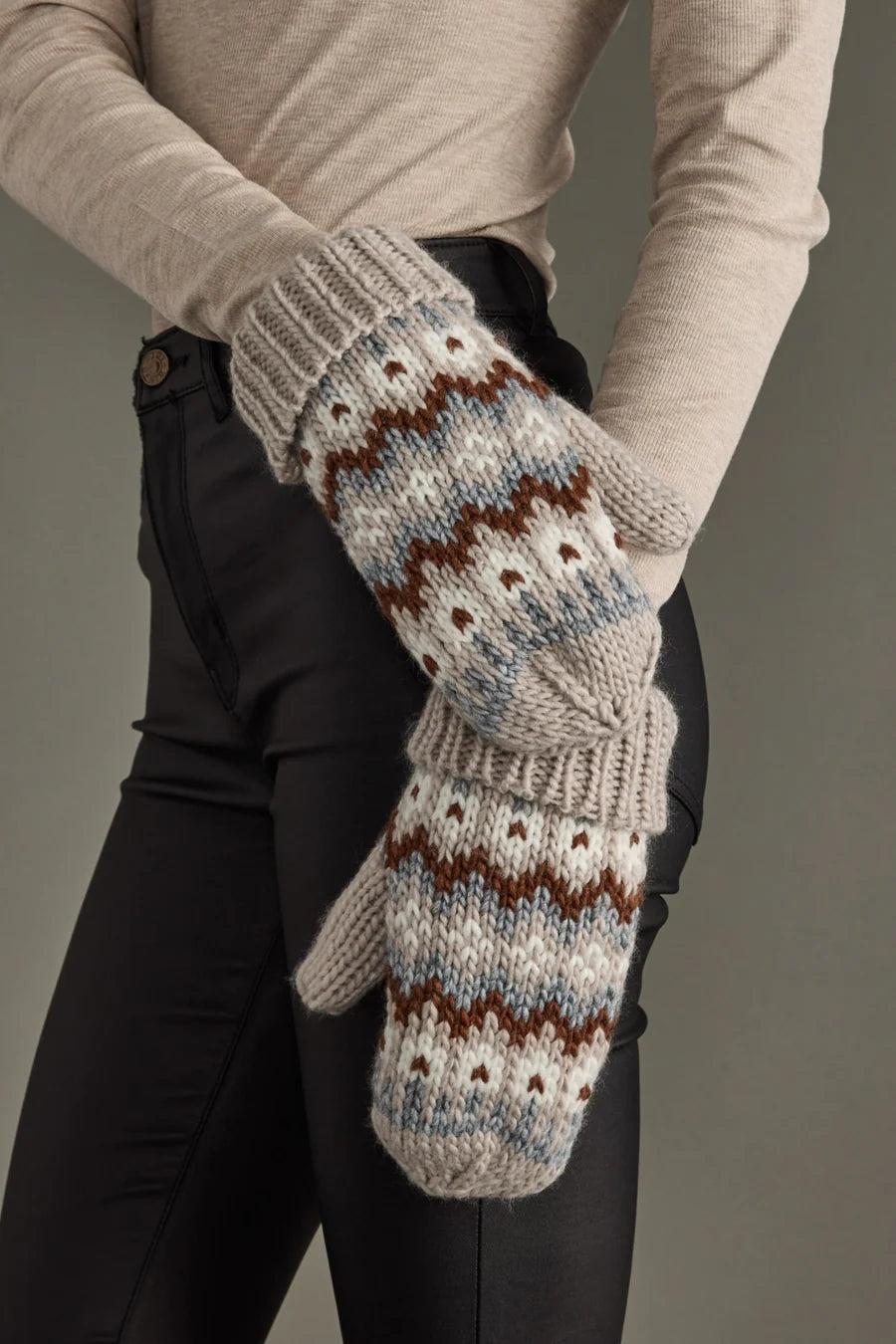 PATTERNED MITTS