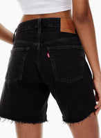 LEVIS MID THIGH SHORT LUNAR BLACK