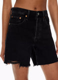 LEVIS MID THIGH SHORT LUNAR BLACK